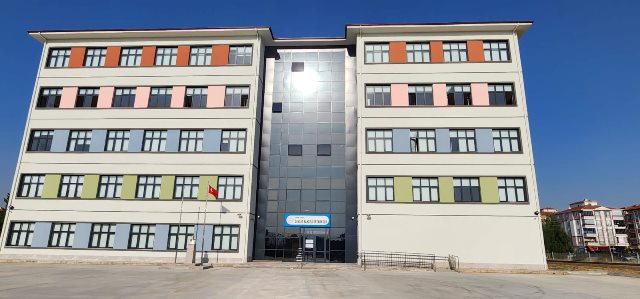 ÇORUM’DA BİR OKULA BAHÇELİ’NİN ADI VERİLDİ